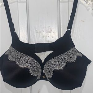 Victoria’s Secret push up bra with Lace Detailing